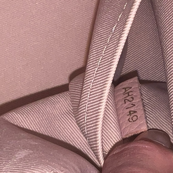 Louis Vuitton purse - Picture 11 of 16